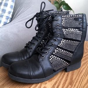 Unique Boots Size 6
